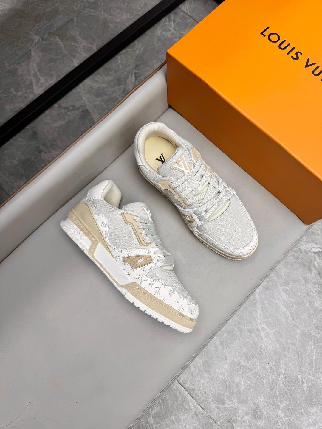 루이비통 Louis Vuitton 스니커즈