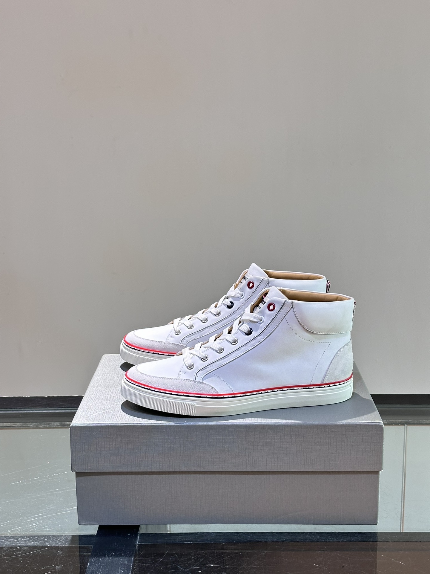 톰브라운 Thom Browne 스니커즈