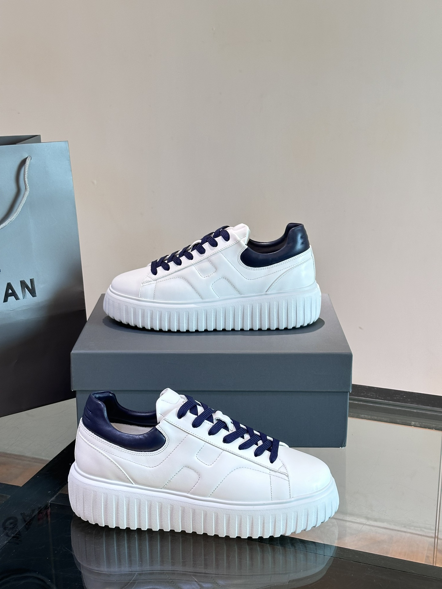 에르메스 Hermes 스니커즈