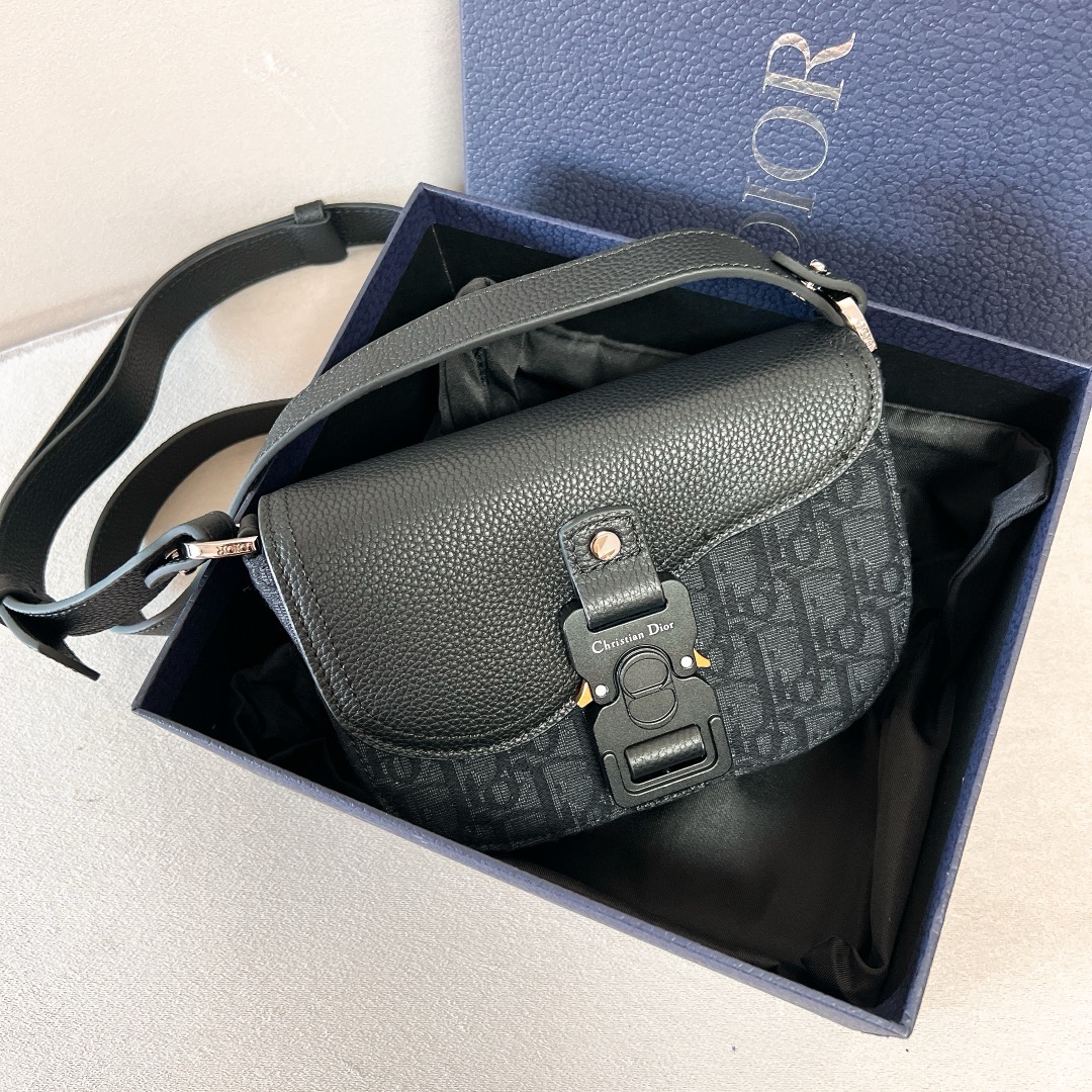 디올 Dior Mini Saddle Messenger Bag 19.5CM