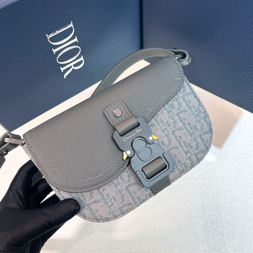 디올 Dior Mini Saddle Messenger Bag 19.5CM