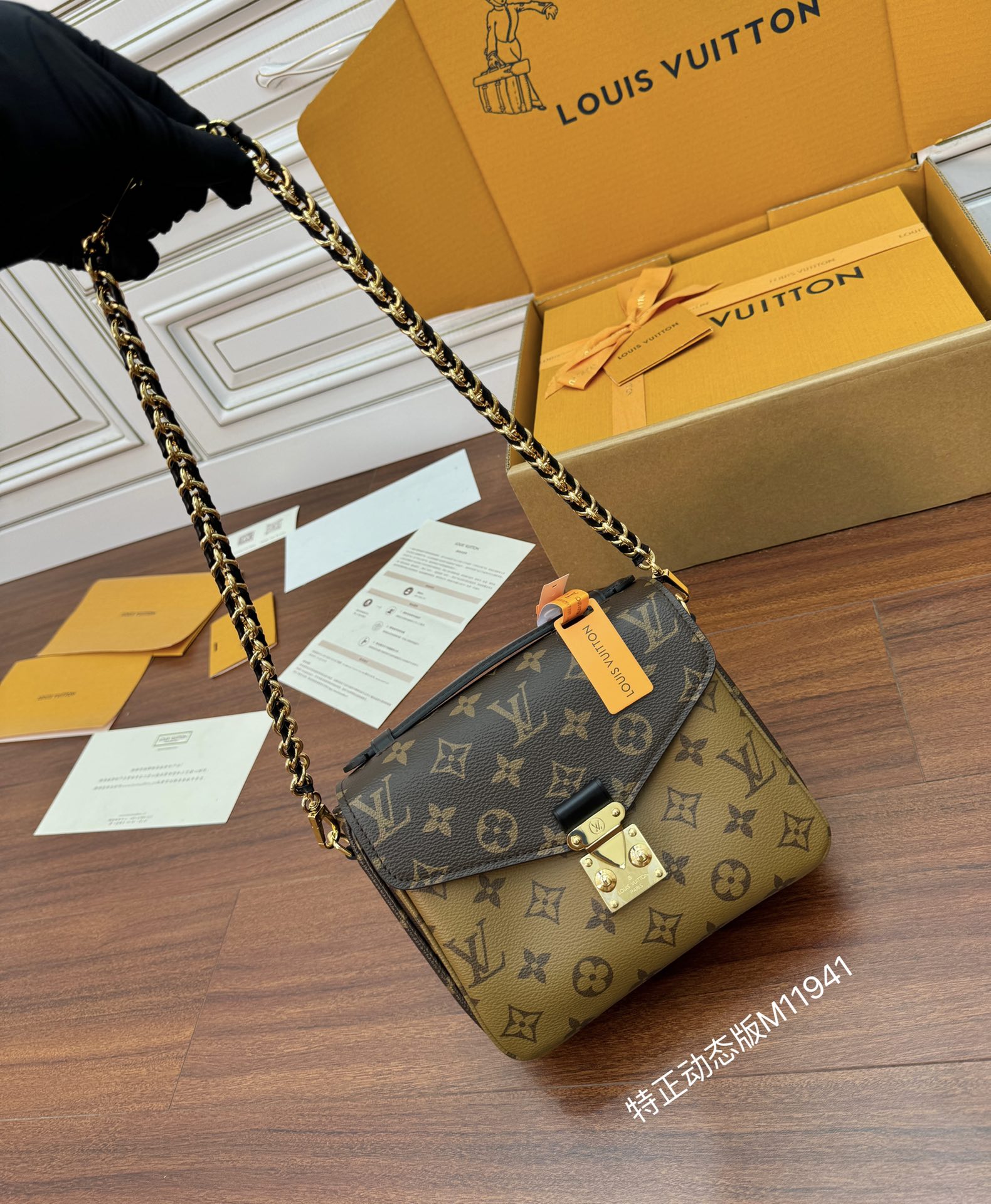 루이비통 Louis Vuitton M11941 Pochette Metis Backpack Monogram Reverse Canvas Monogram