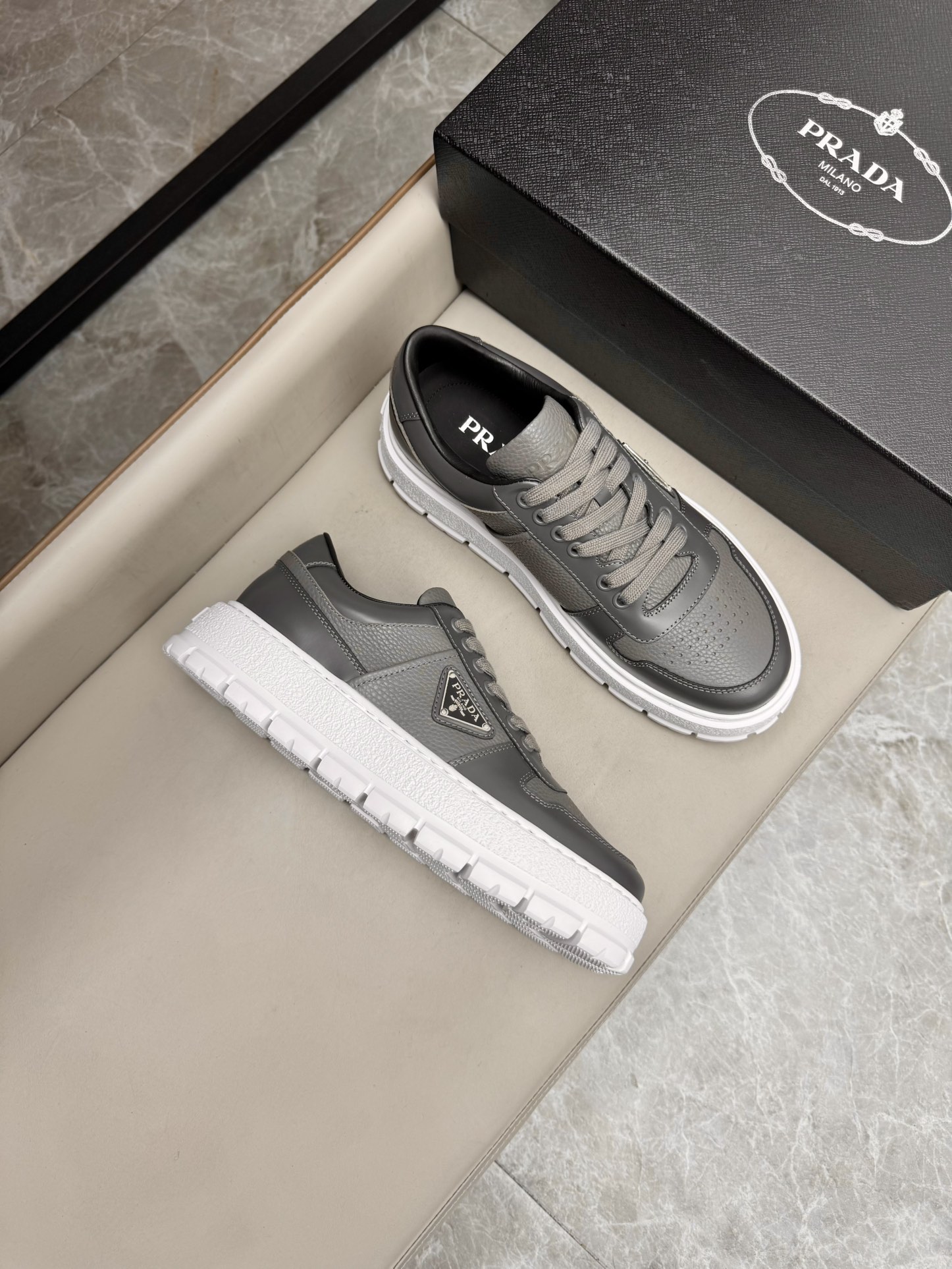 프라다 Prada 스니커즈