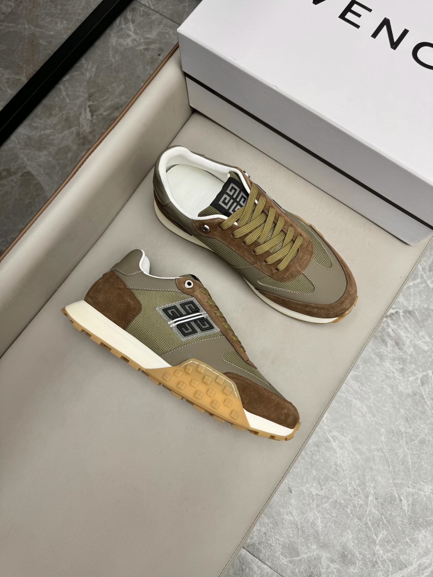 지방시 Givenchy 스니커즈