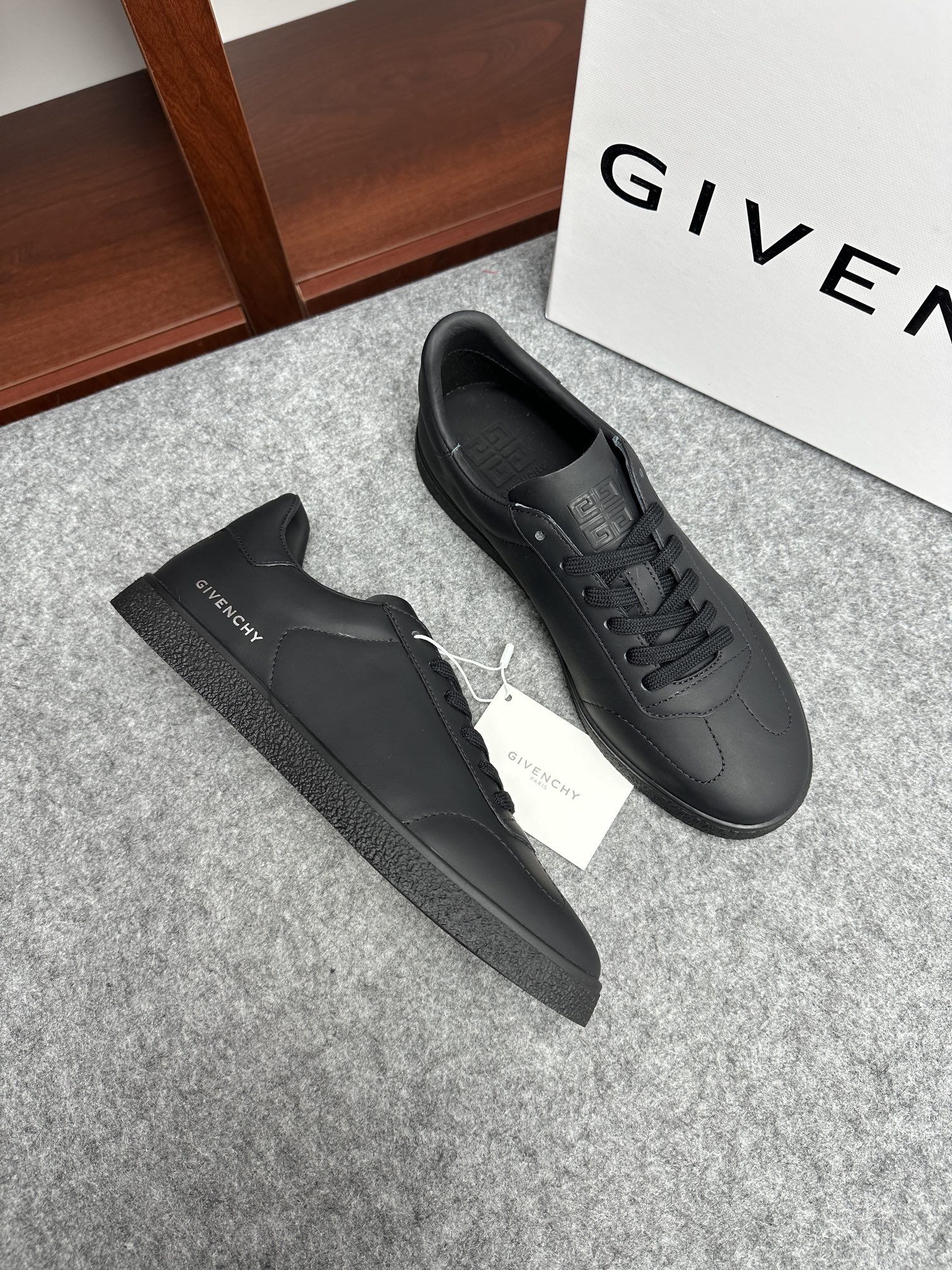 지방시 Givenchy 스니커즈