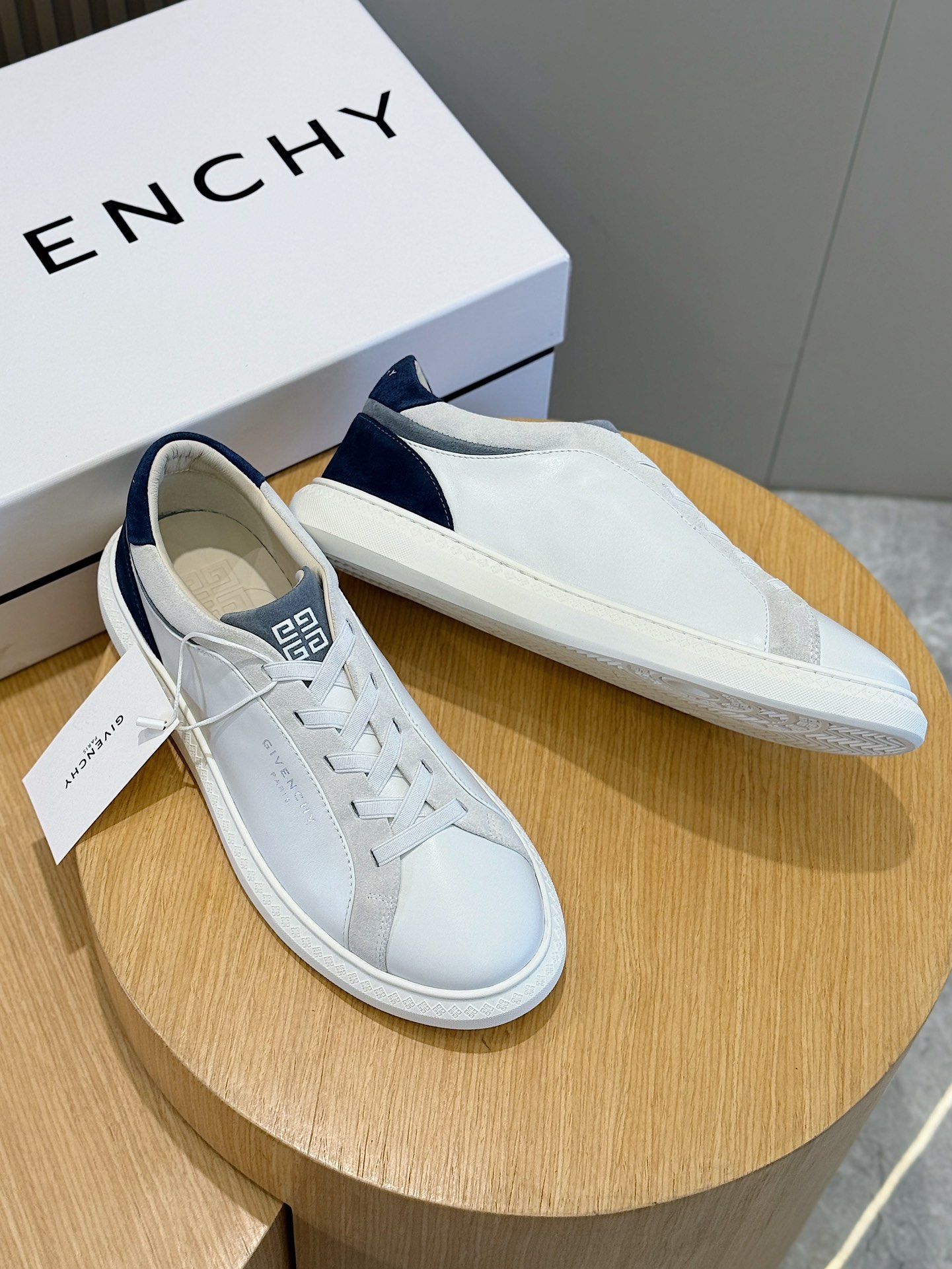 지방시 Givenchy SPECTRE 스니커즈