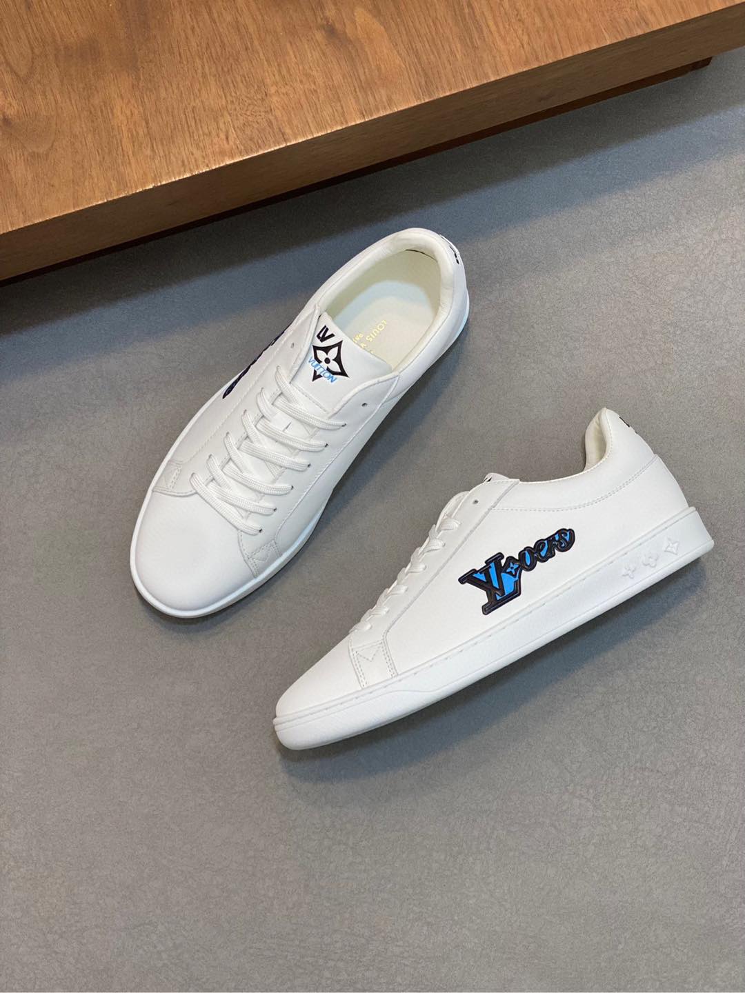 루이비통 Louis Vuitton 스니커즈