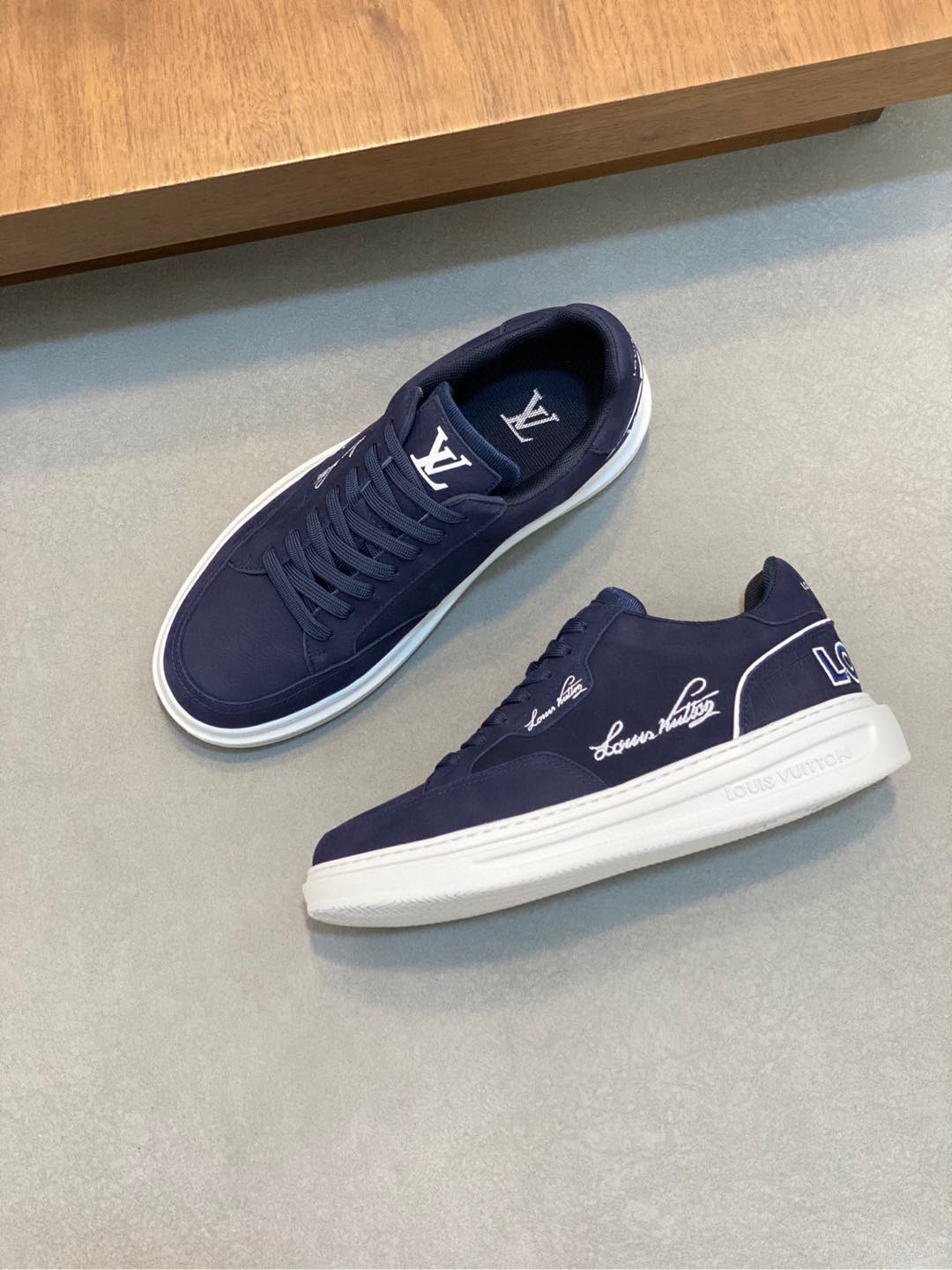루이비통 Louis Vuitton 스니커즈