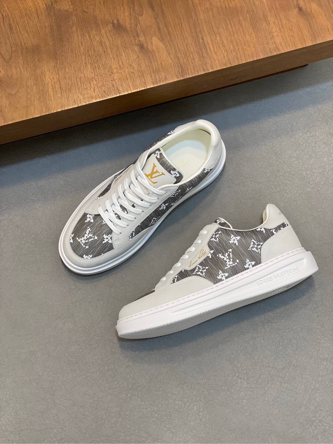 루이비통 Louis Vuitton 스니커즈