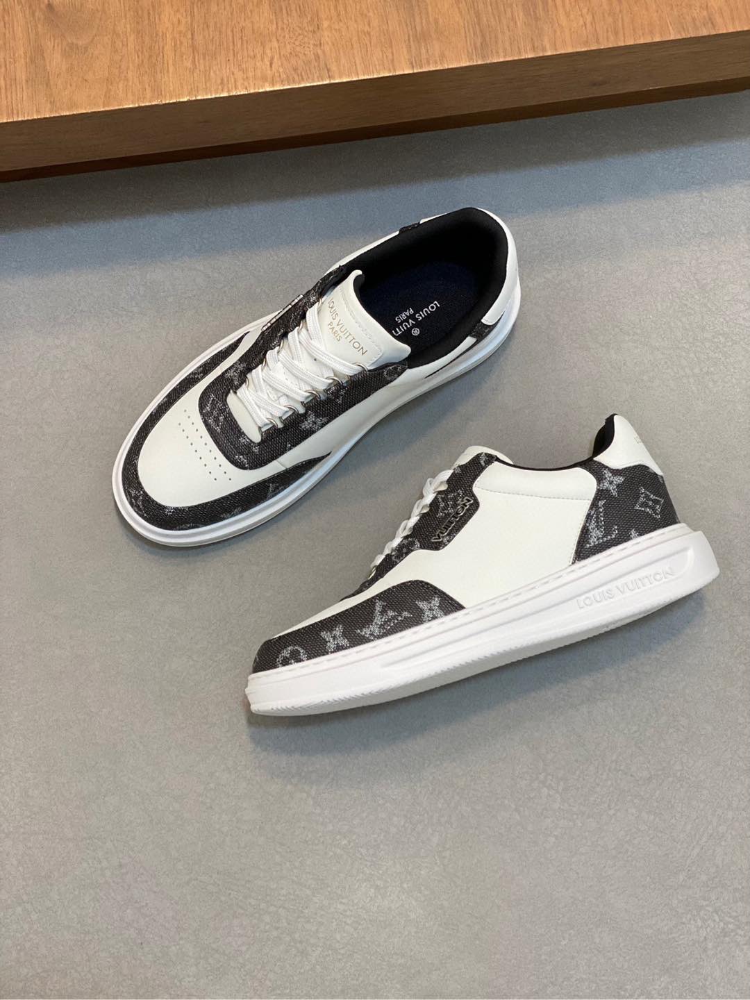 루이비통 Louis Vuitton 스니커즈