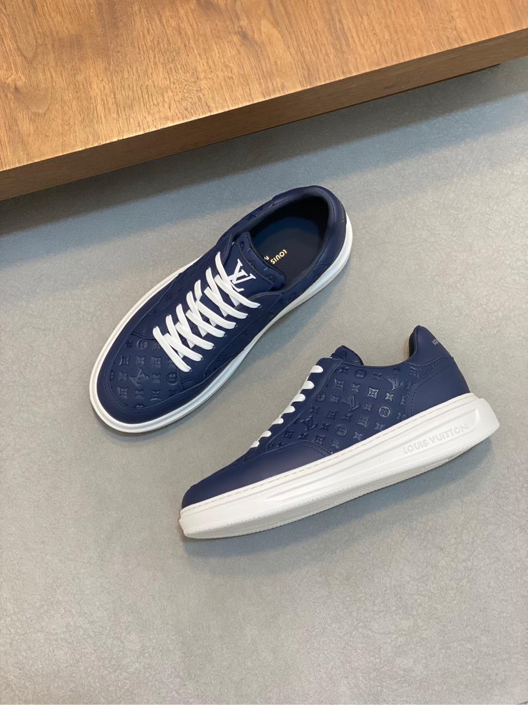 루이비통 Louis Vuitton 스니커즈