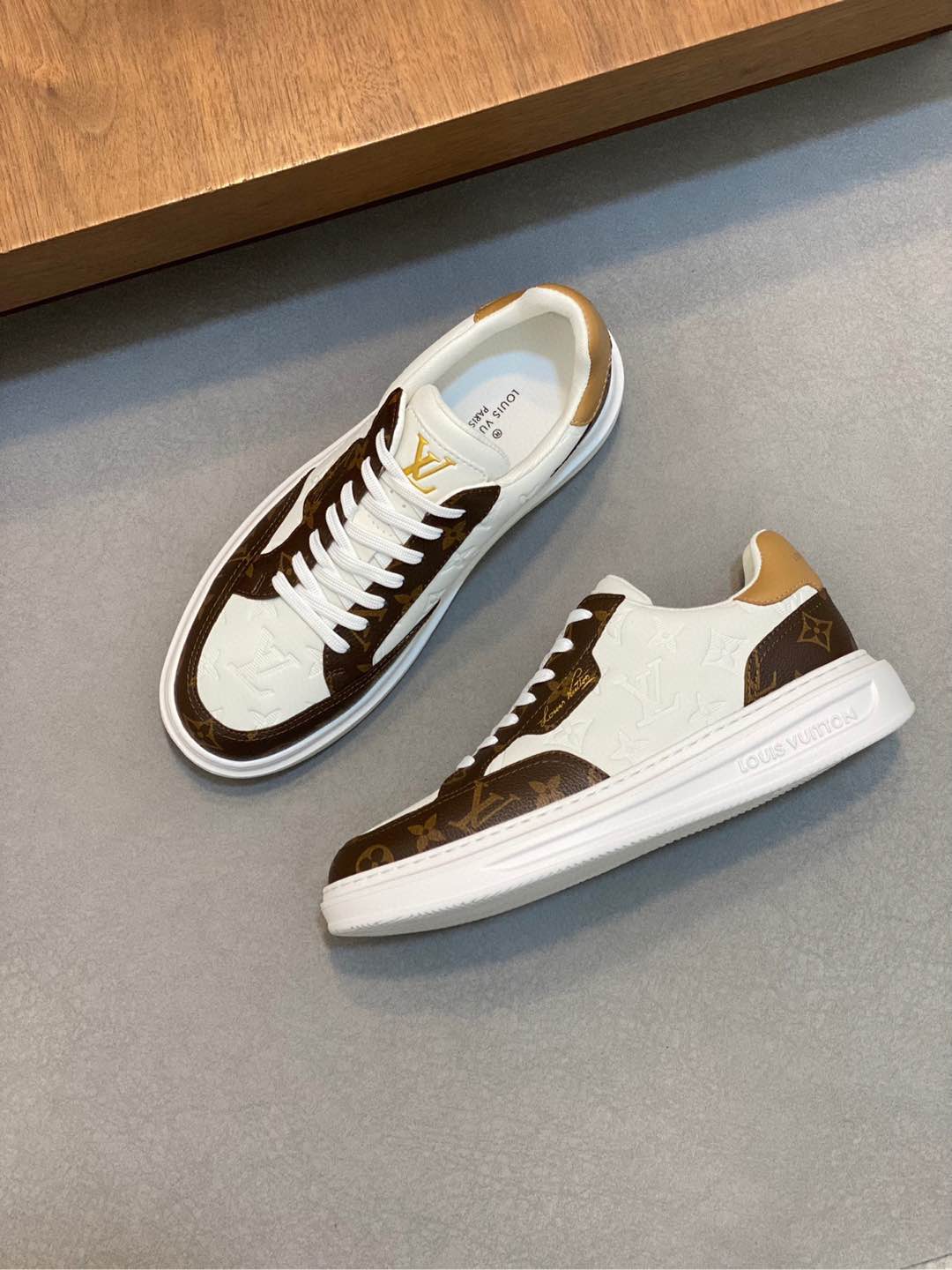 루이비통 Louis Vuitton 스니커즈