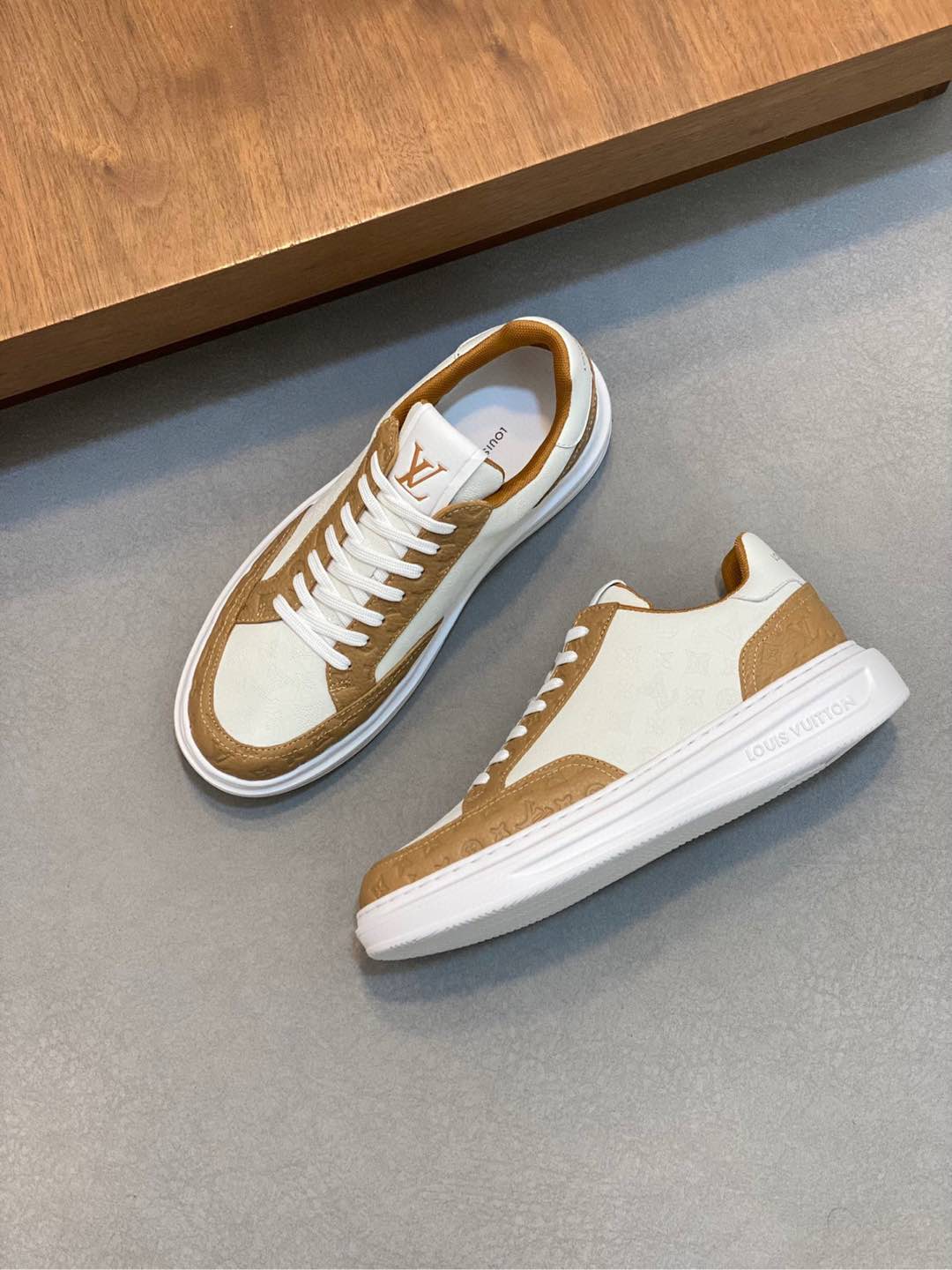 루이비통 Louis Vuitton 스니커즈