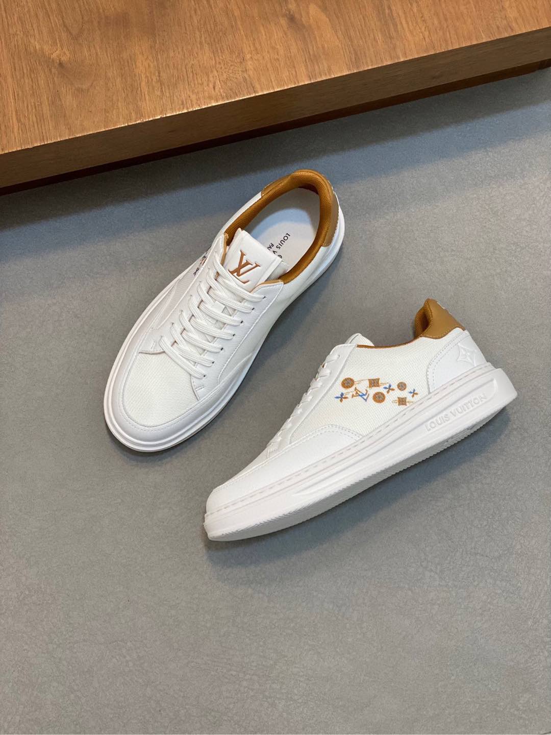 루이비통 Louis Vuitton 스니커즈