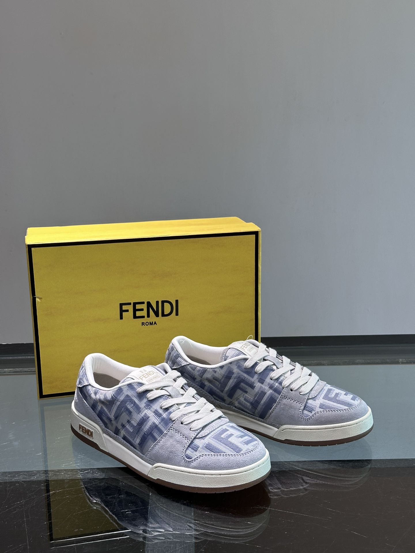 펜디 FENDI 스니커즈