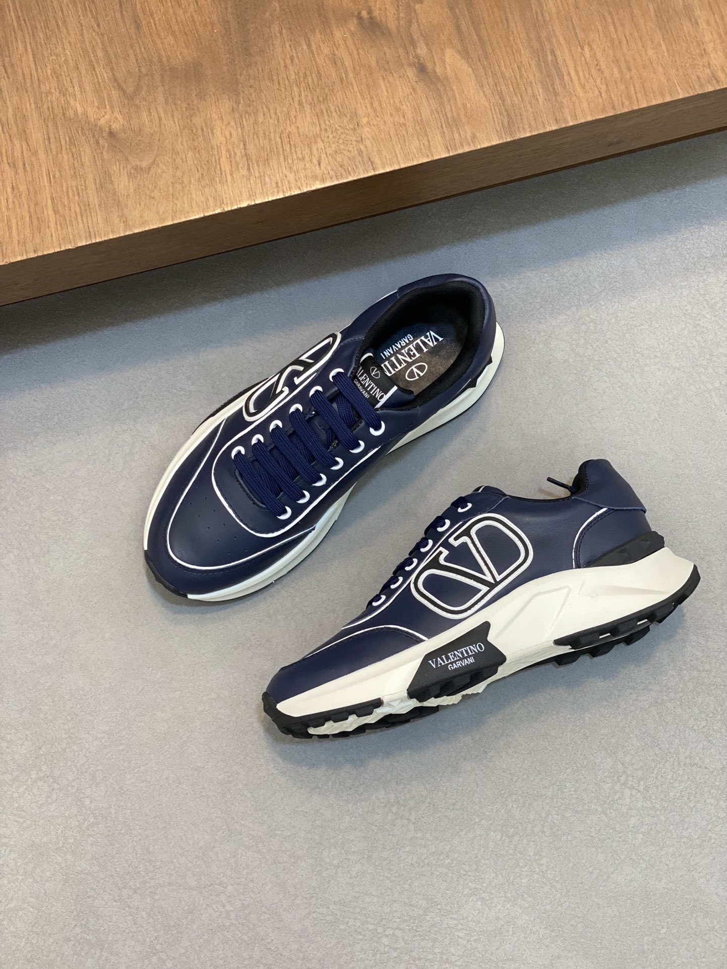 발렌티노 Valentino 스니커즈