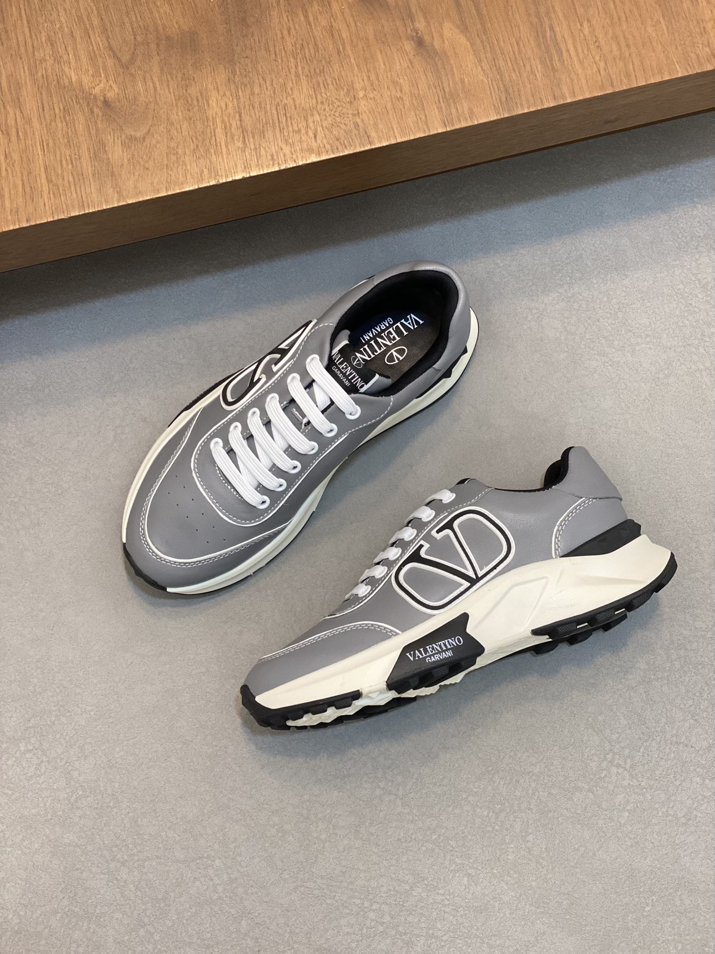 발렌티노 Valentino 스니커즈