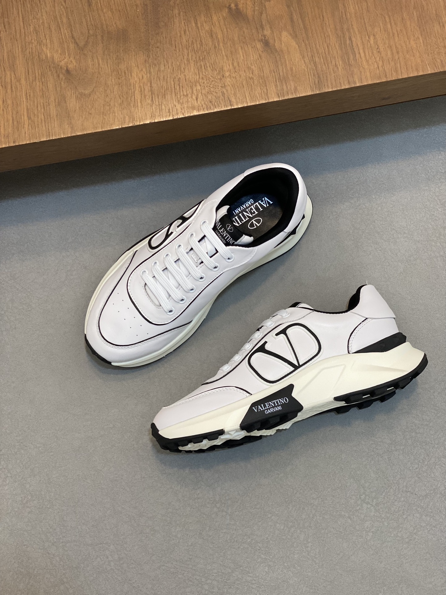 발렌티노 Valentino 스니커즈