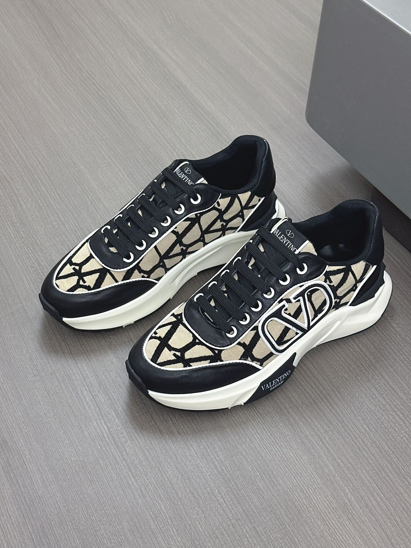 발렌티노 Valentino 스니커즈