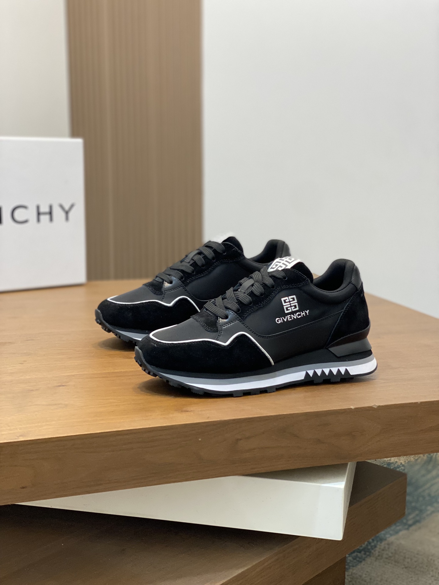 지방시 Givenchy 스니커즈