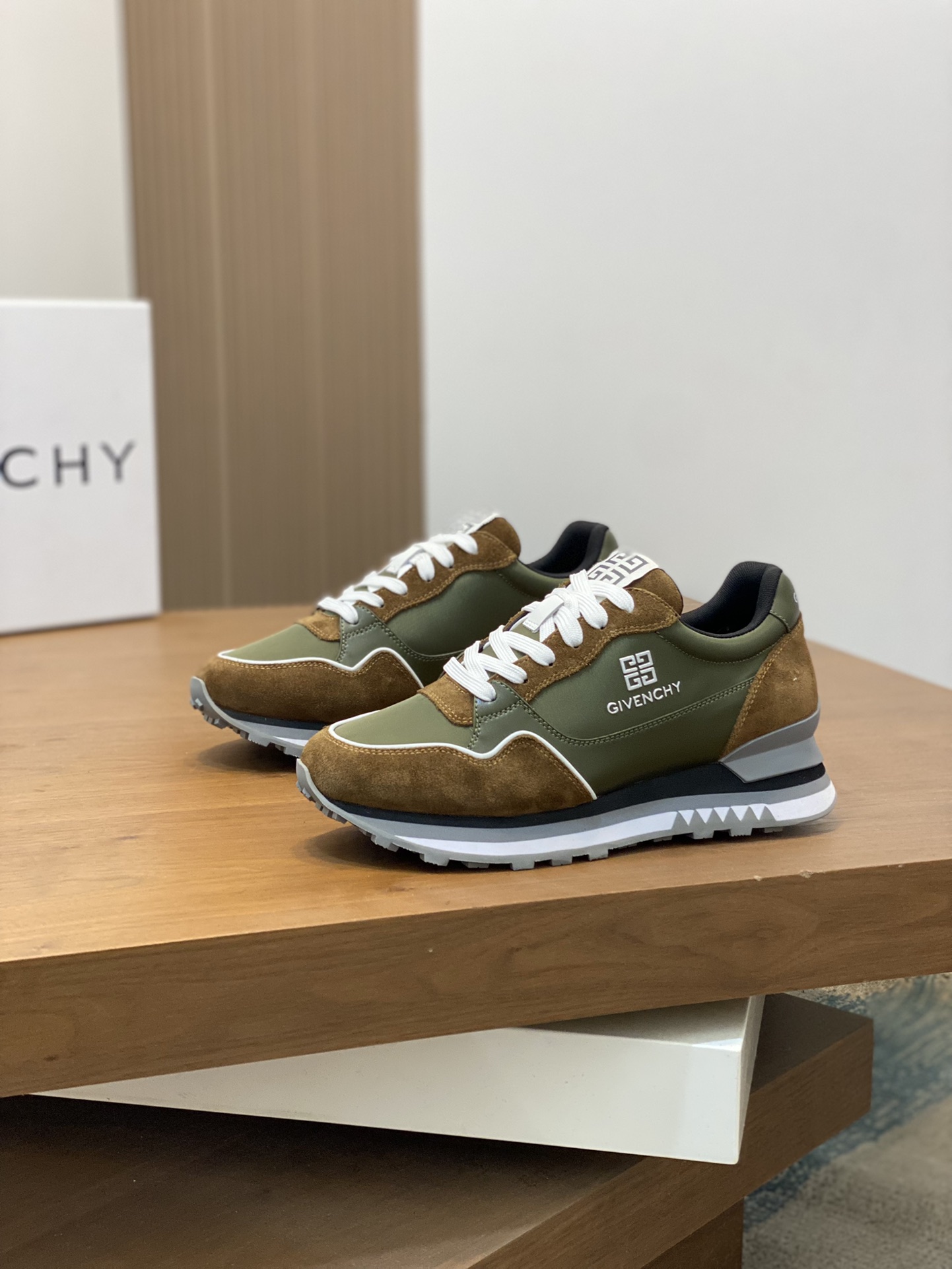 지방시 Givenchy 스니커즈