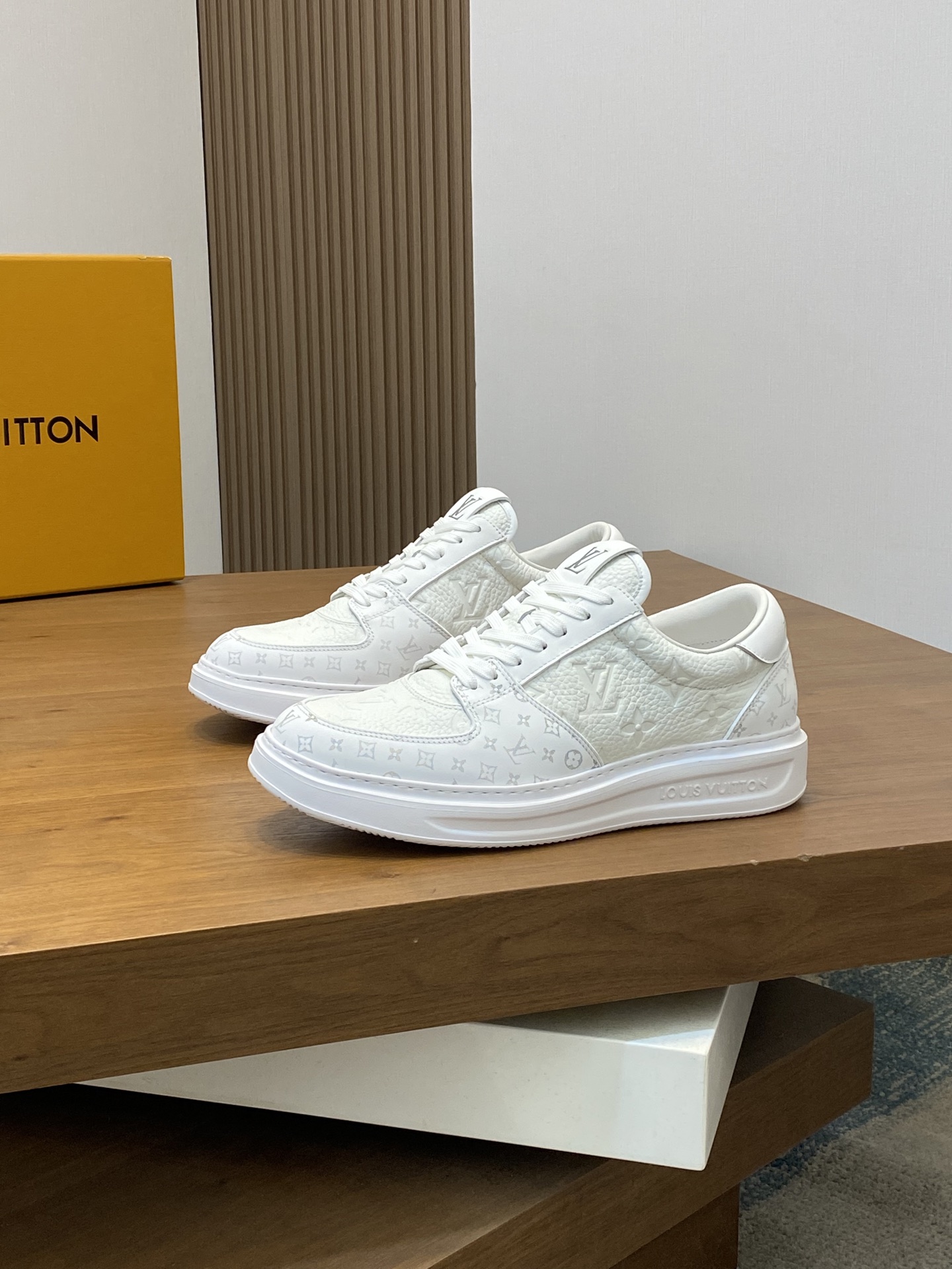 루이비통 Louis Vuitton 스니커즈