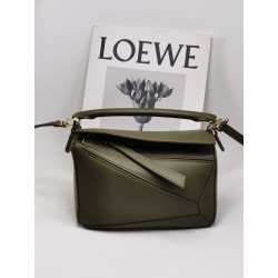 로에베 Loewe 3001 Puzzle Bag 24cm