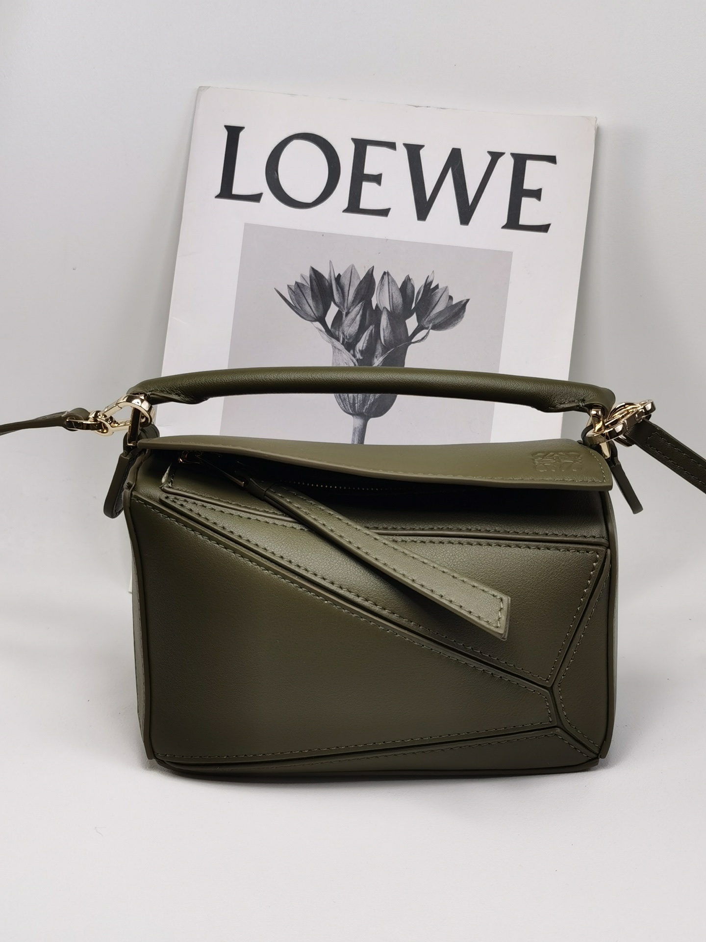 로에베 Loewe 3001 Puzzle Bag 24cm