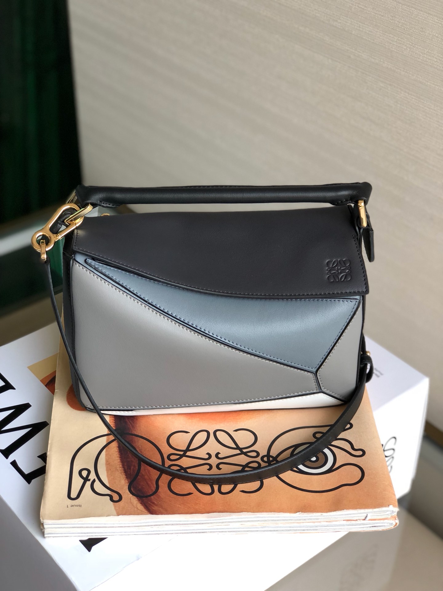 로에베 Loewe 3001 Puzzle Bag 24cm