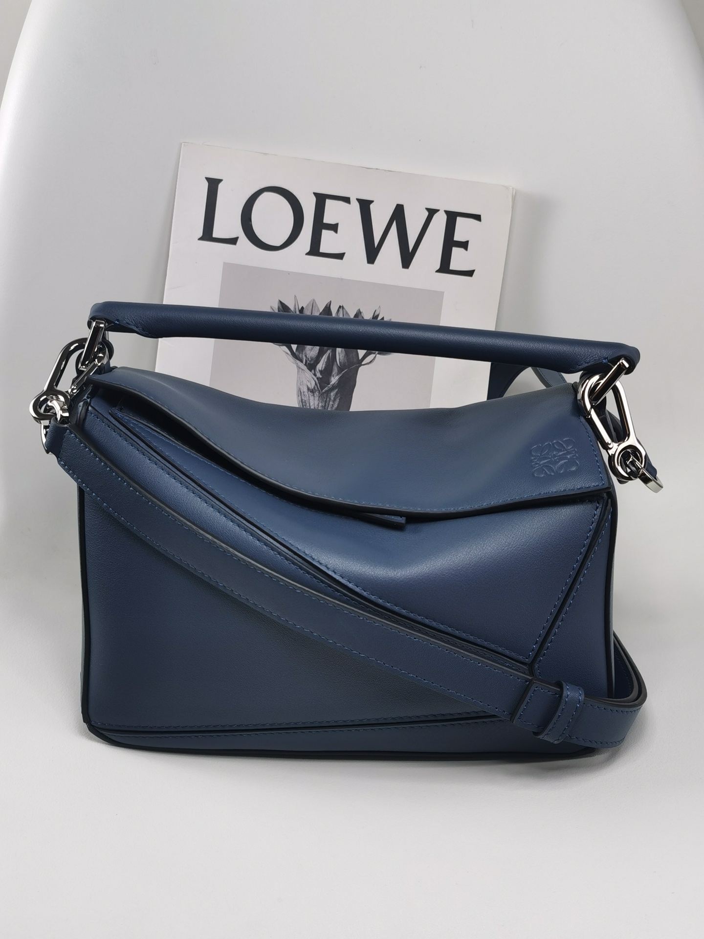 로에베 Loewe 3001 Puzzle Bag 24cm