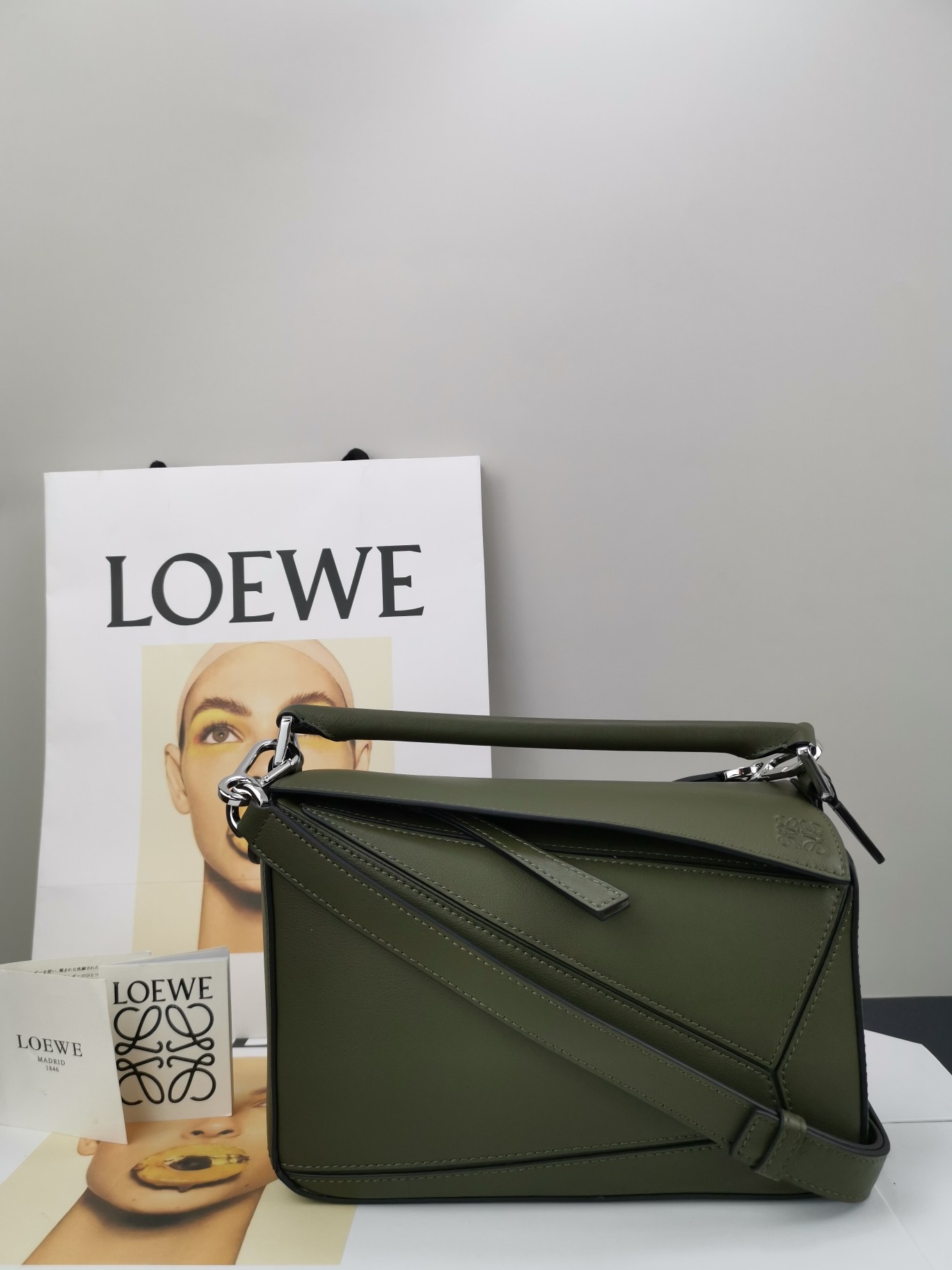 로에베 Loewe 3001 Puzzle Bag 24cm