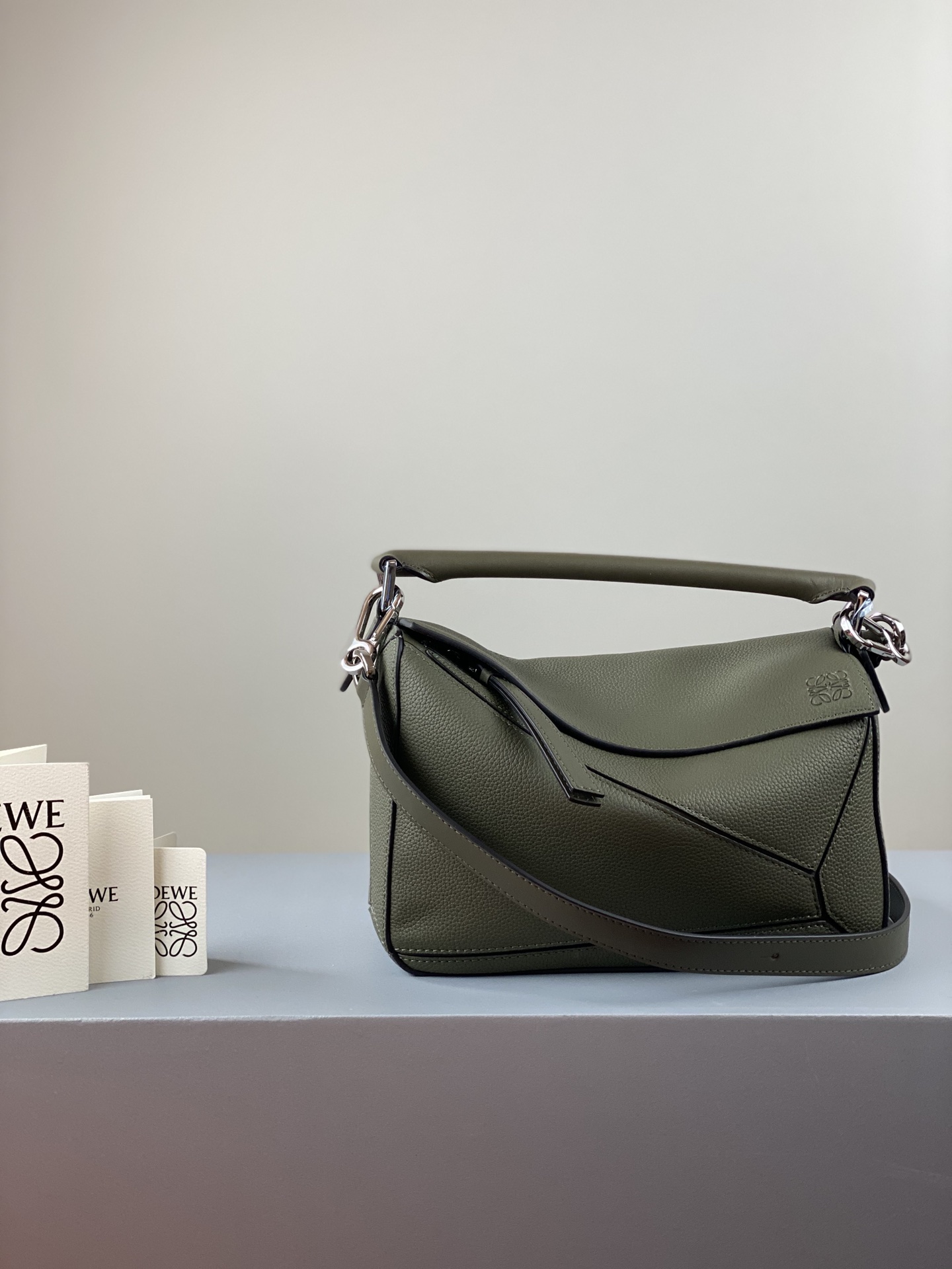 로에베 Loewe 3001 Puzzle Bag 24cm