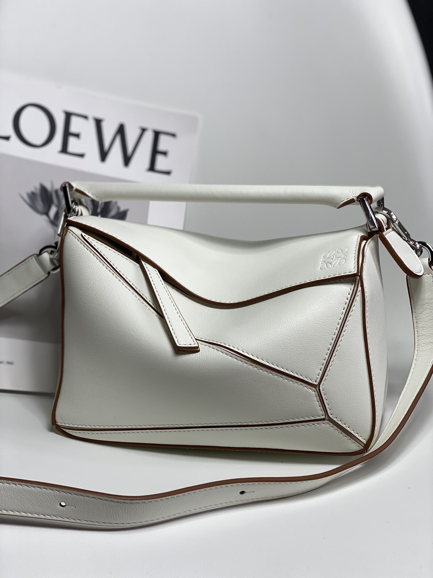 로에베 Loewe 3001 Puzzle Bag 24cm