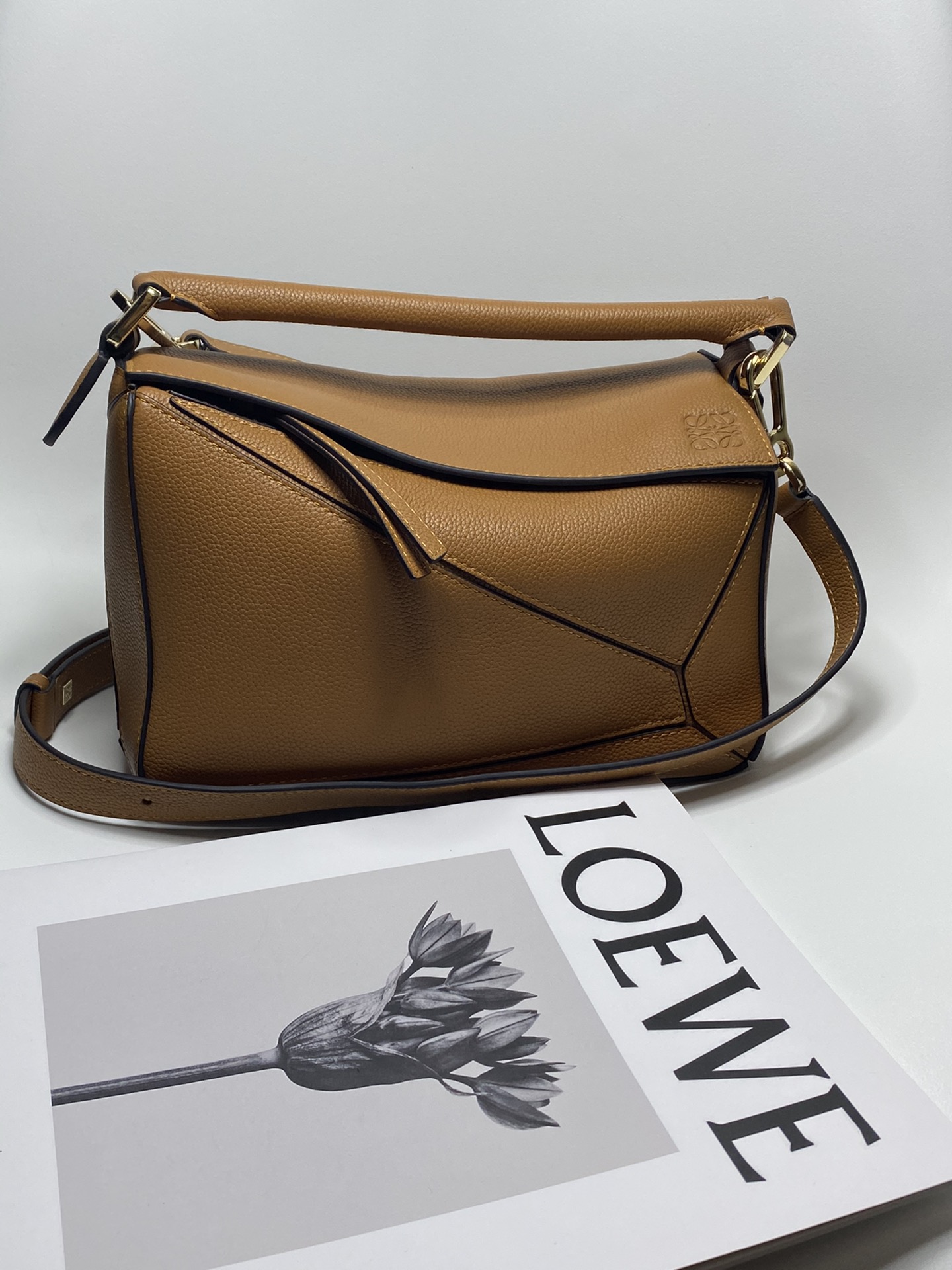 로에베 Loewe 3001 Puzzle Bag 24cm