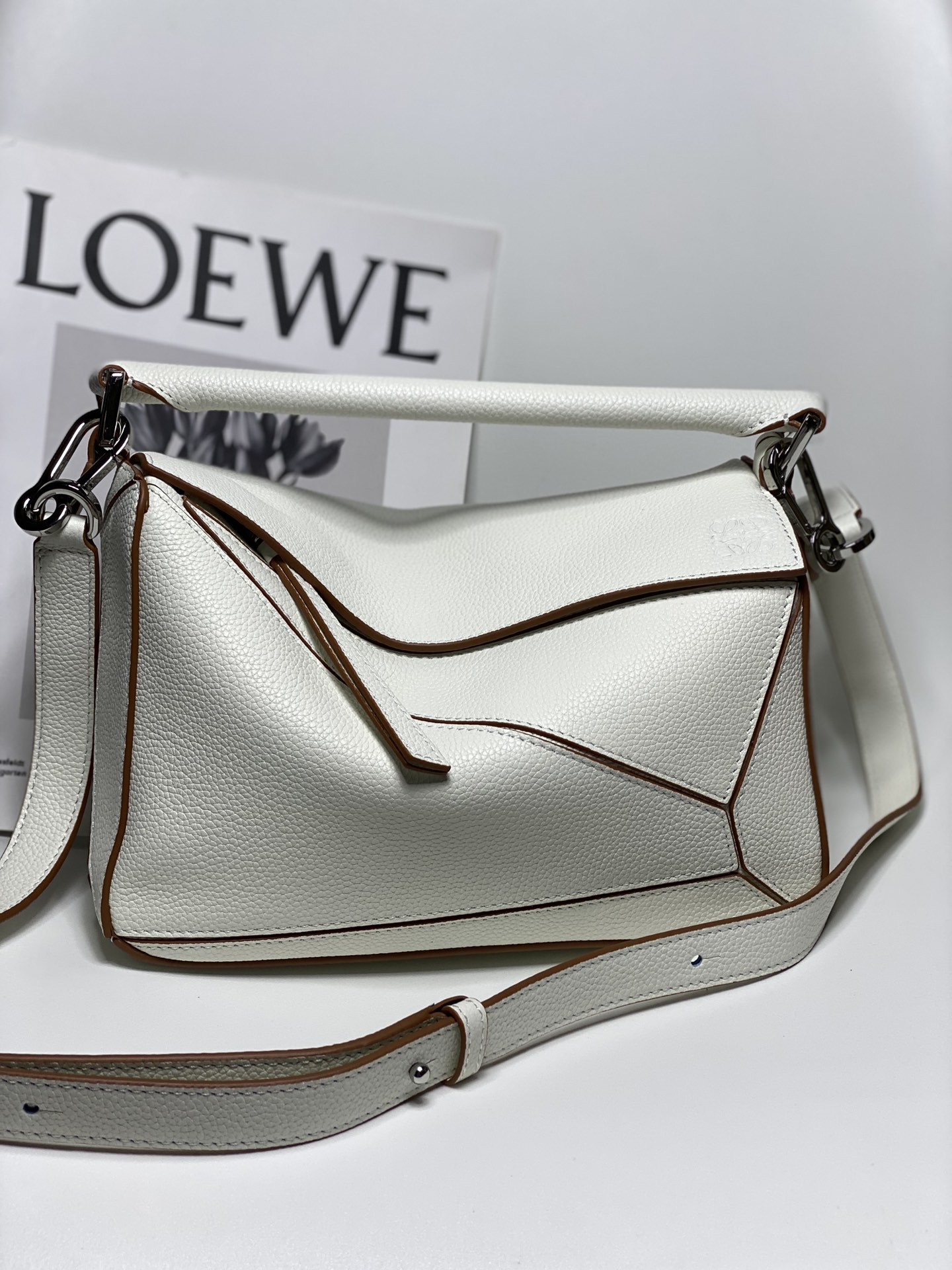 로에베 Loewe 3001 Puzzle Bag 24cm