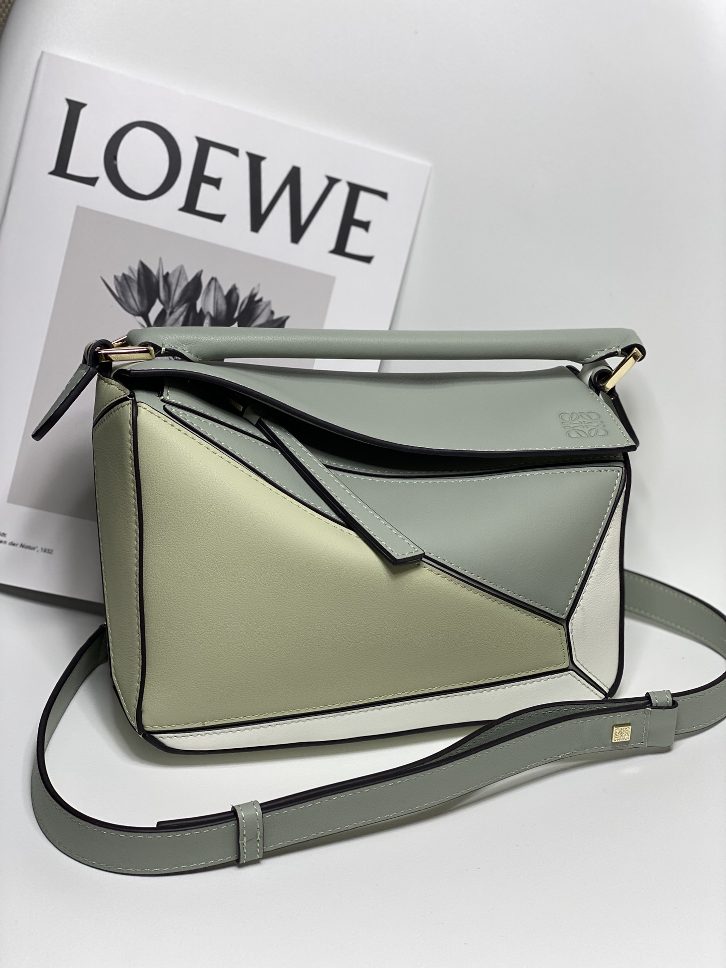 로에베 Loewe 3001 Puzzle Bag 24cm