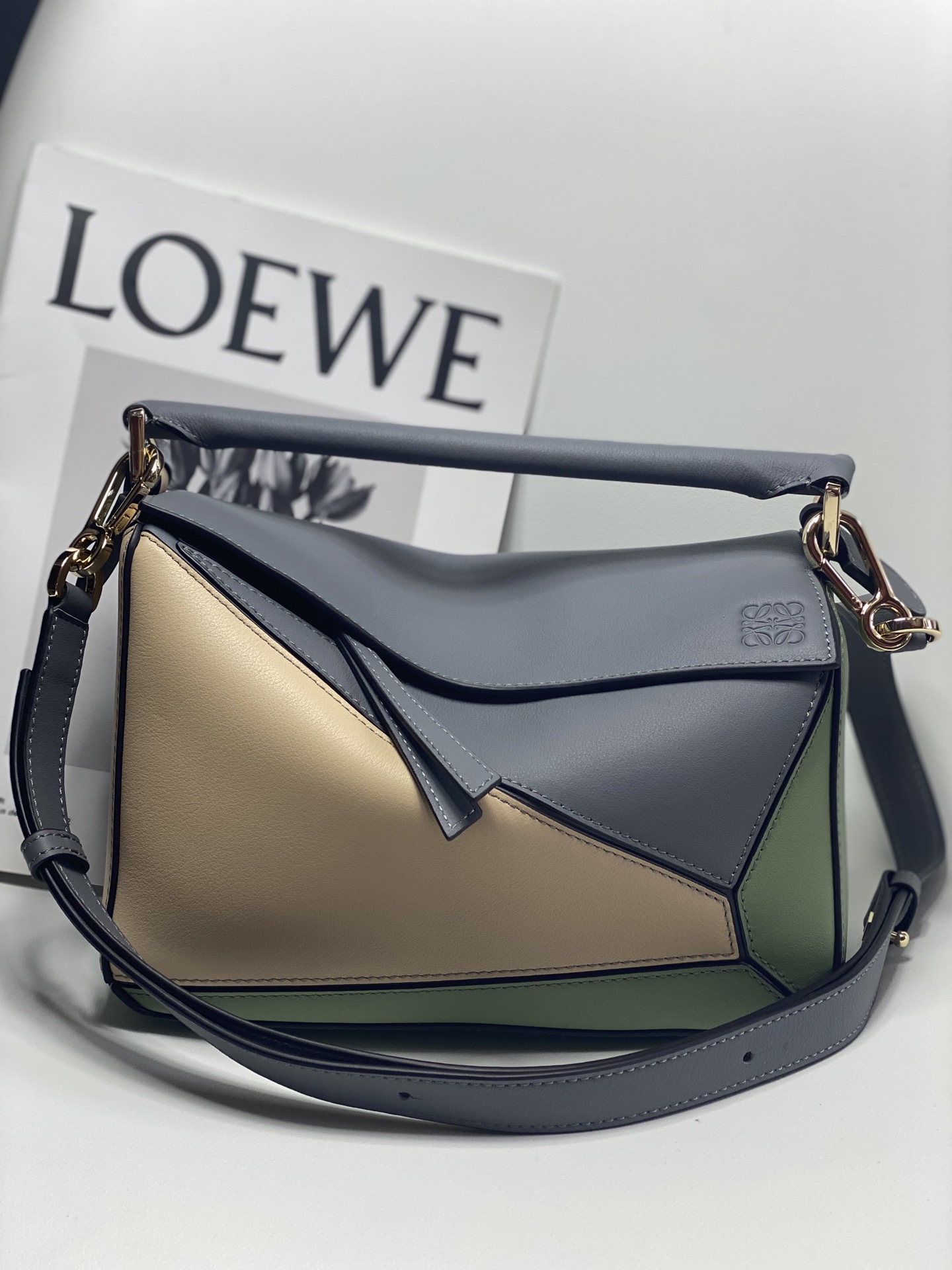 로에베 Loewe 3001 Puzzle Bag 24cm