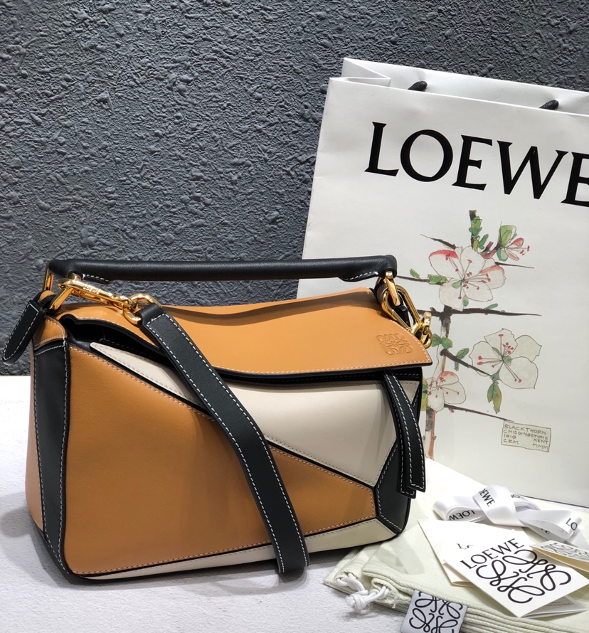 로에베 Loewe 3001 Puzzle Bag 24cm