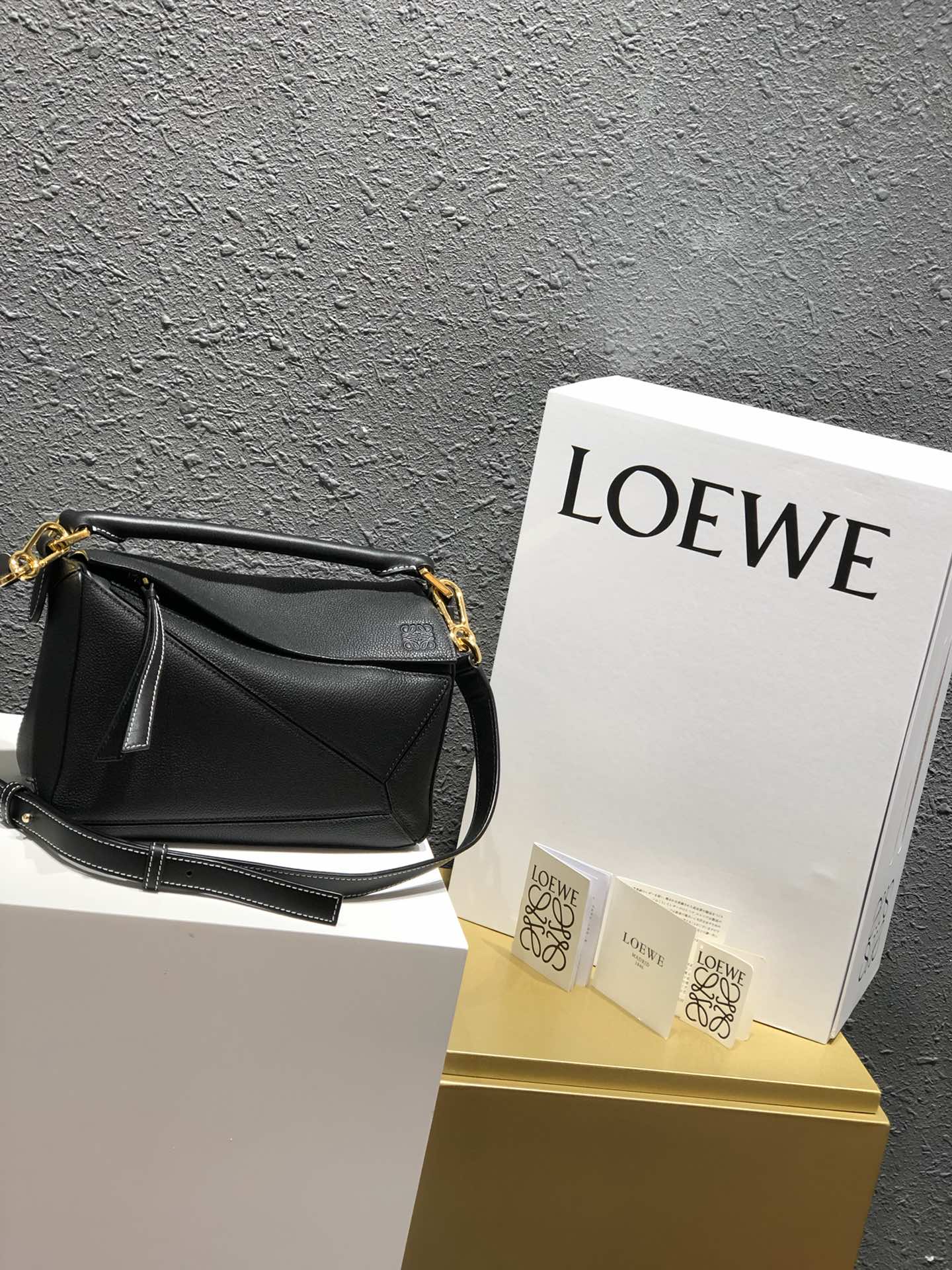 로에베 Loewe 3001 Puzzle Bag 24cm