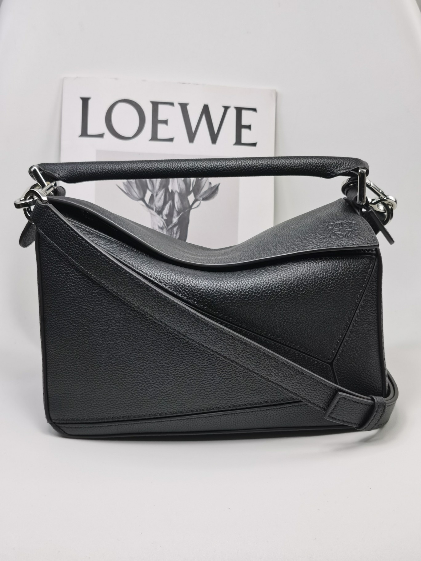 로에베 Loewe 3001 Puzzle Bag 24cm