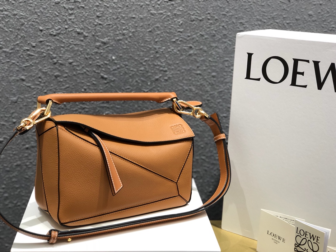 로에베 Loewe 3001 Puzzle Bag 24cm