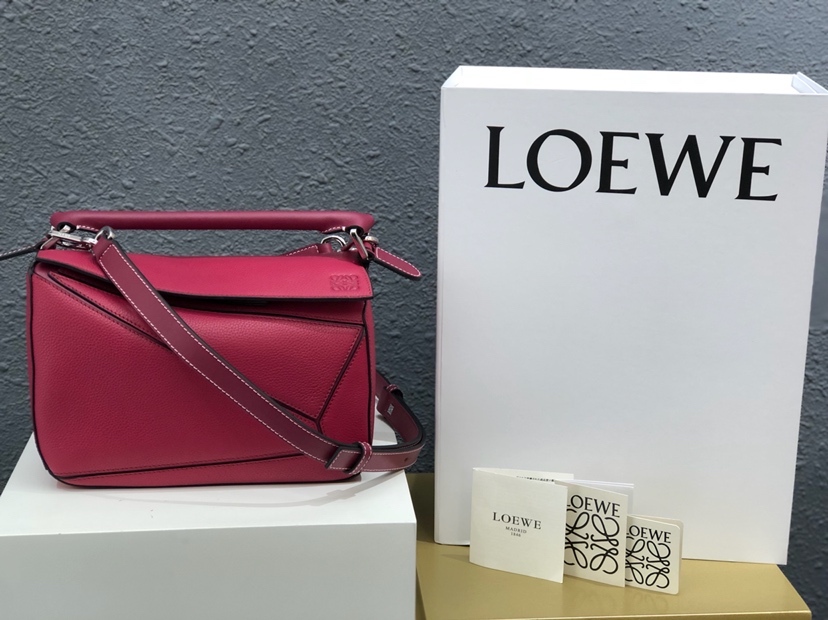 로에베 Loewe 3001 Puzzle Bag 24cm