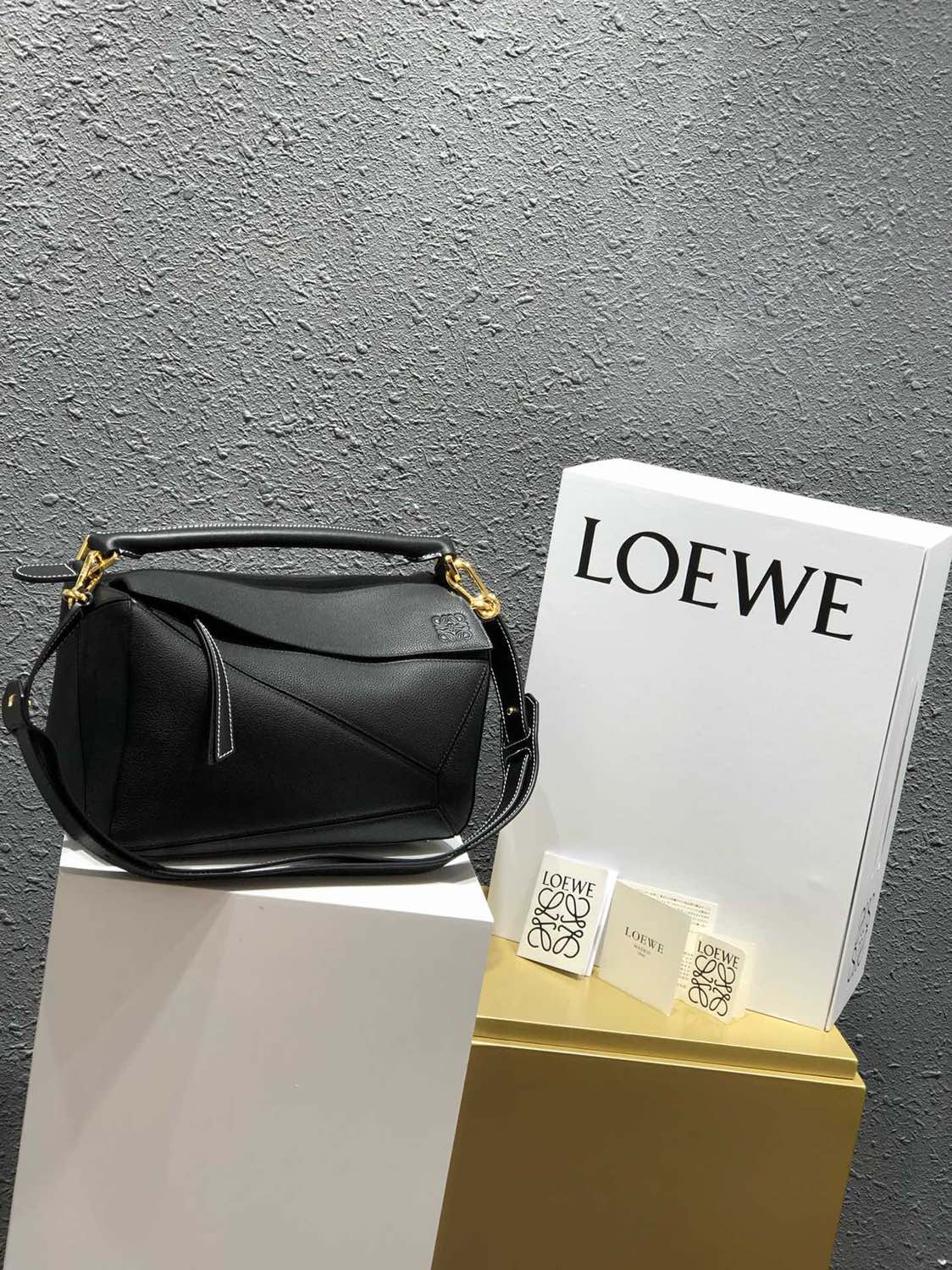 로에베 Loewe 3001 Puzzle Bag 24cm