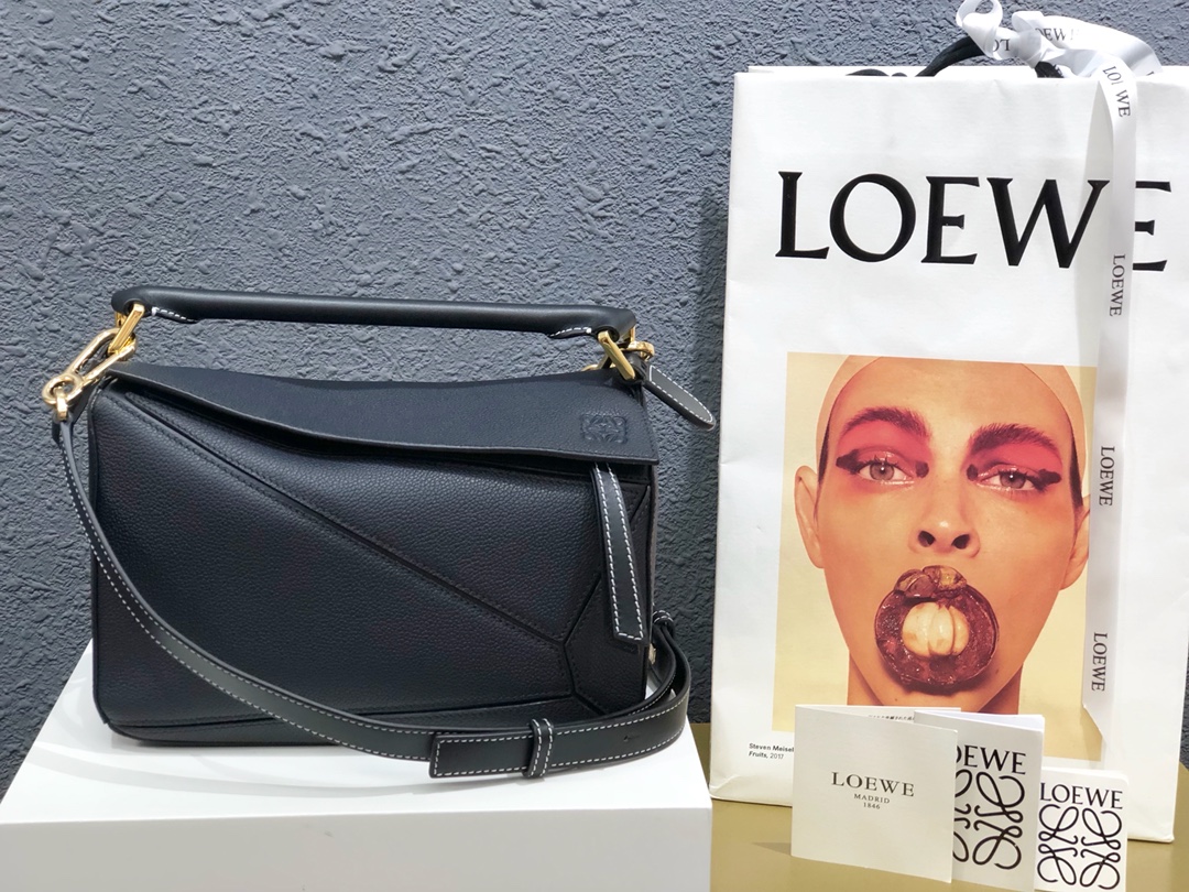 로에베 Loewe 3001 Puzzle Bag 24cm