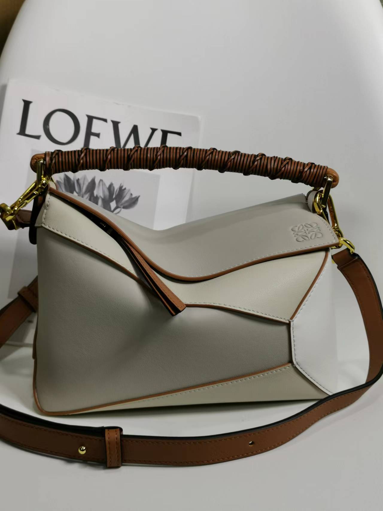 로에베 Loewe 3001A Puzzle Bag 24cm