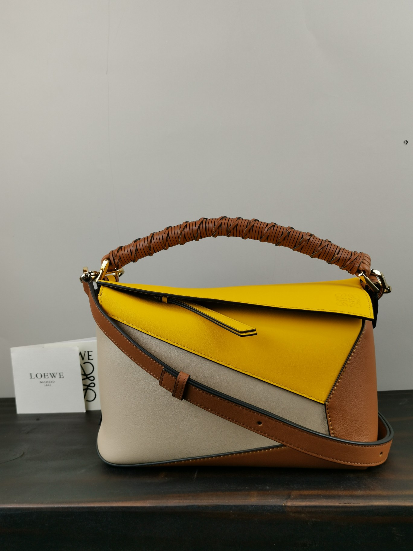 로에베 Loewe 3001A Puzzle Bag 24cm