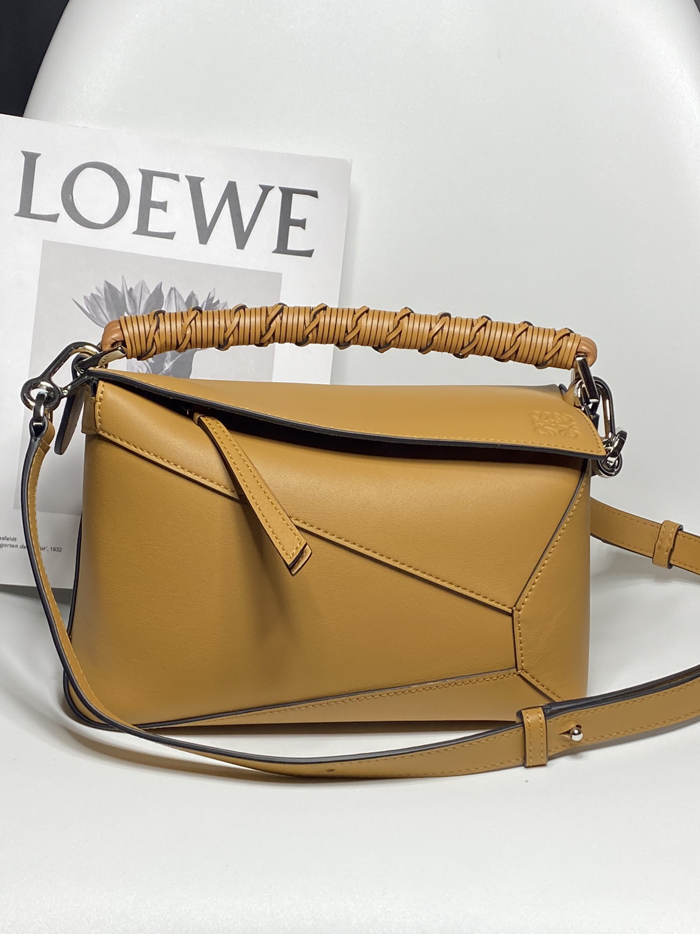 로에베 Loewe 3001A Puzzle Bag 24cm