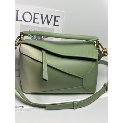 로에베 Loewe 3001A Puzzle edge Bag 24cm