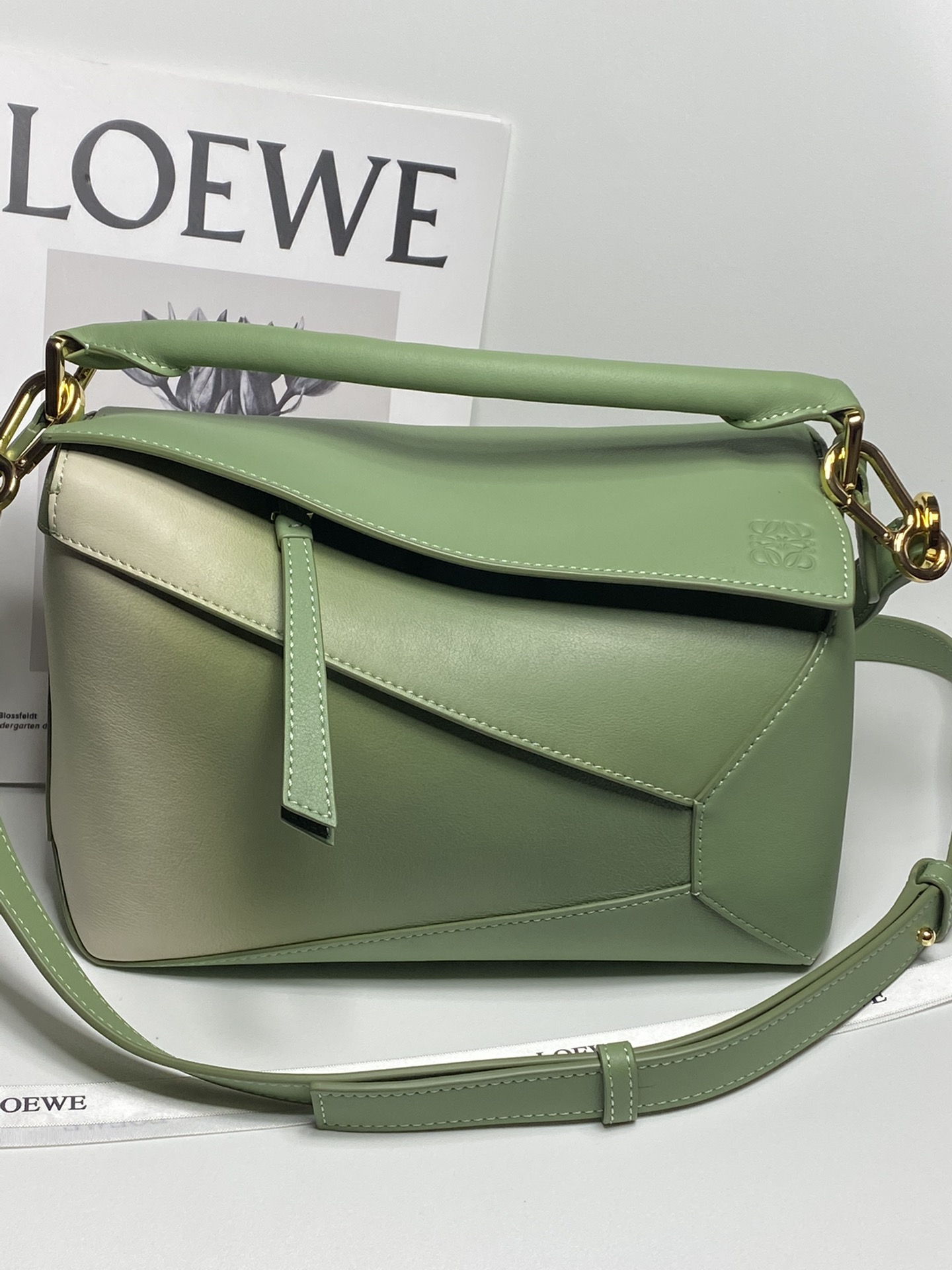 로에베 Loewe 3001A Puzzle edge Bag 24cm