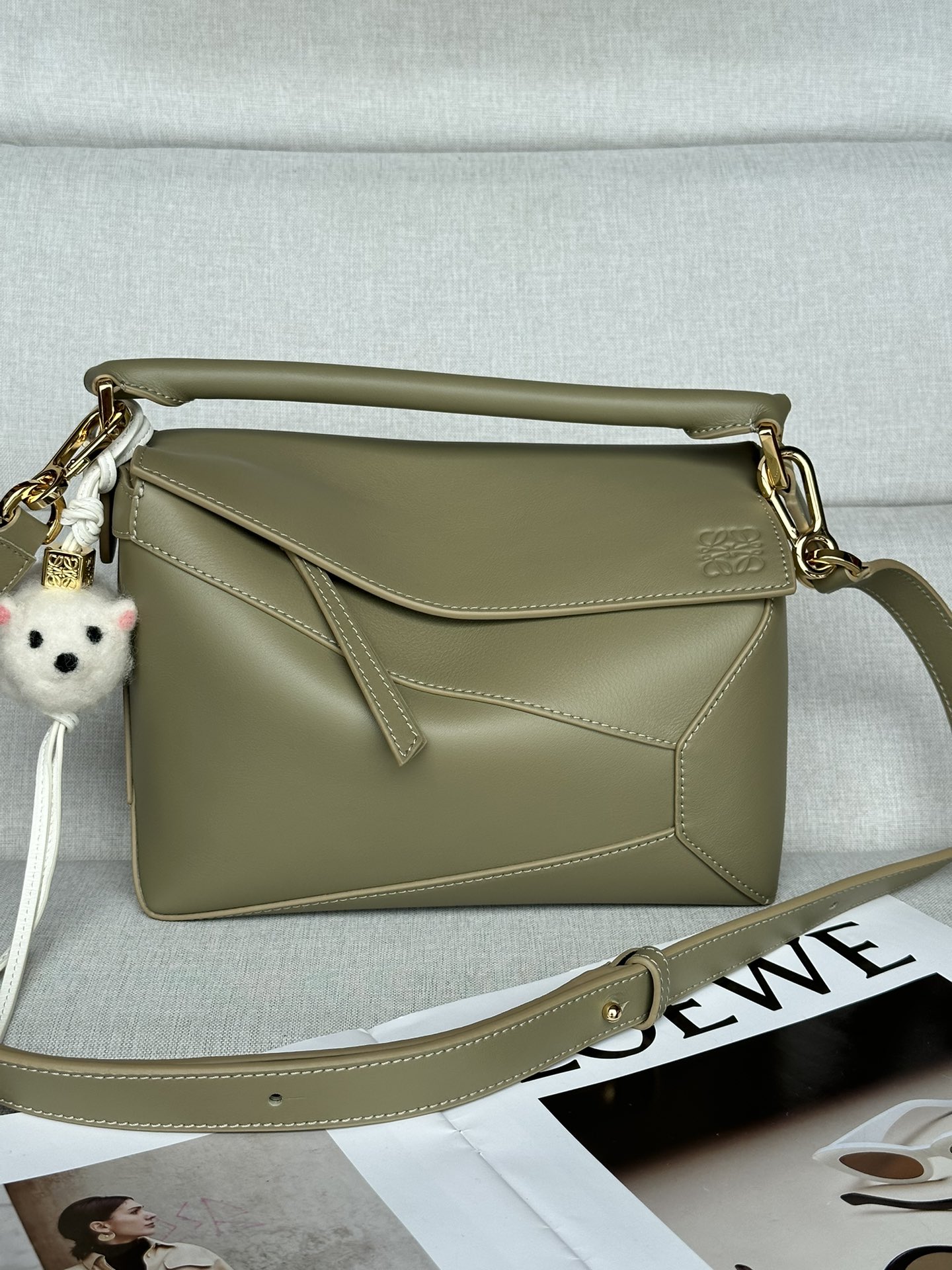 로에베 Loewe 3001b Puzzle Bag 24cm
